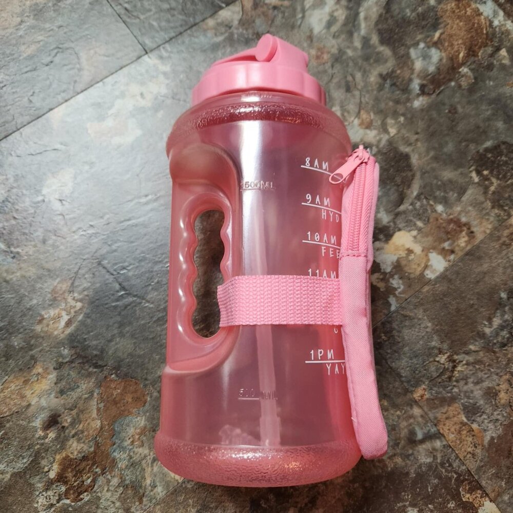 Mainstays 74 ounce Water Bottle w/ Accessory Bag - Brand new